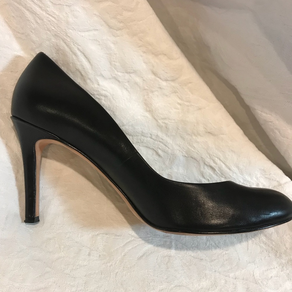 Classic Ann Taylor Black Pumps. Perfect.